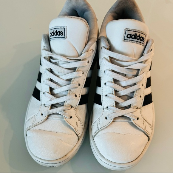 Adidas women’s 8.5 - Picture 1 of 8